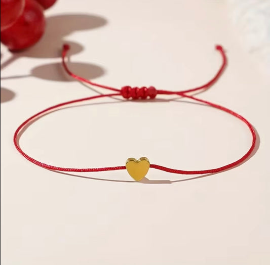 Гривна Червен Конец С Елемент Сърце 10