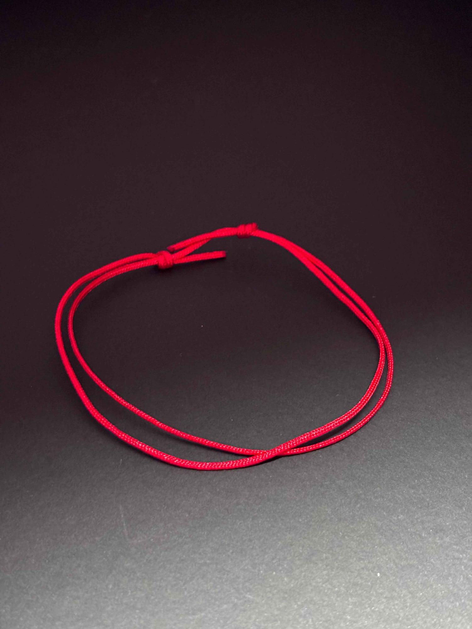 Гривна Класически Червен Конец